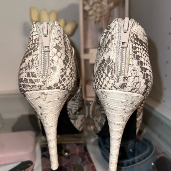 Snakeskin heels - Picture 5 of 5